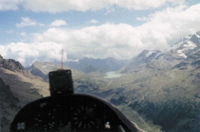 Die Gebirgswelt aus dem Cockpit des SF-34