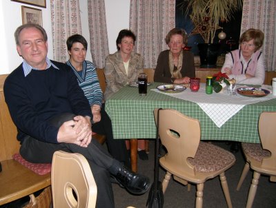 Angespannt wird den Worten des Nikolaus gelauscht