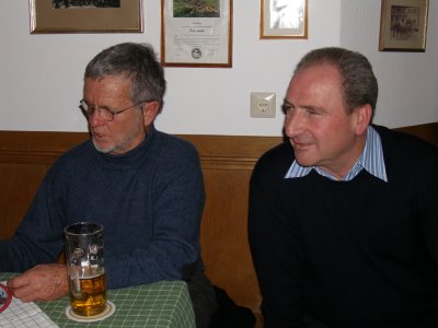 Was hat der Nikolaus da gesagt? Ich soll dem Hans ein Bier zahlen? Was hat der Nikolaus da gesagt? Ich soll dem Hans ein Bier zahlen?
