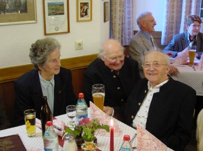 Frau Schwarzbauer im Gesprch mit Josef Schachner und Alfons Metzger