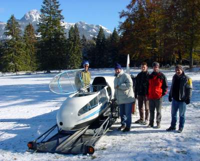 Stolz prsentiert man sich mit dem neuen Bergfalken